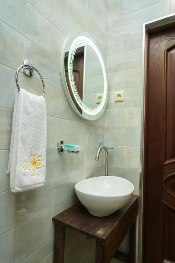 Hotel Fleur Erévan Extérieur photo