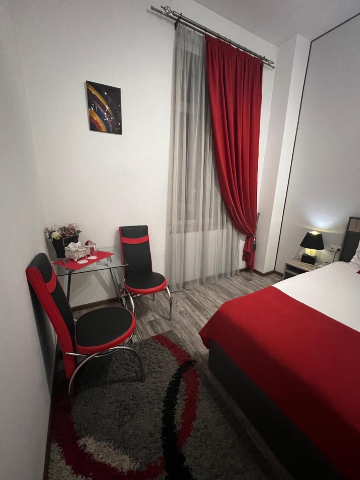 Hotel Fleur Erévan Extérieur photo