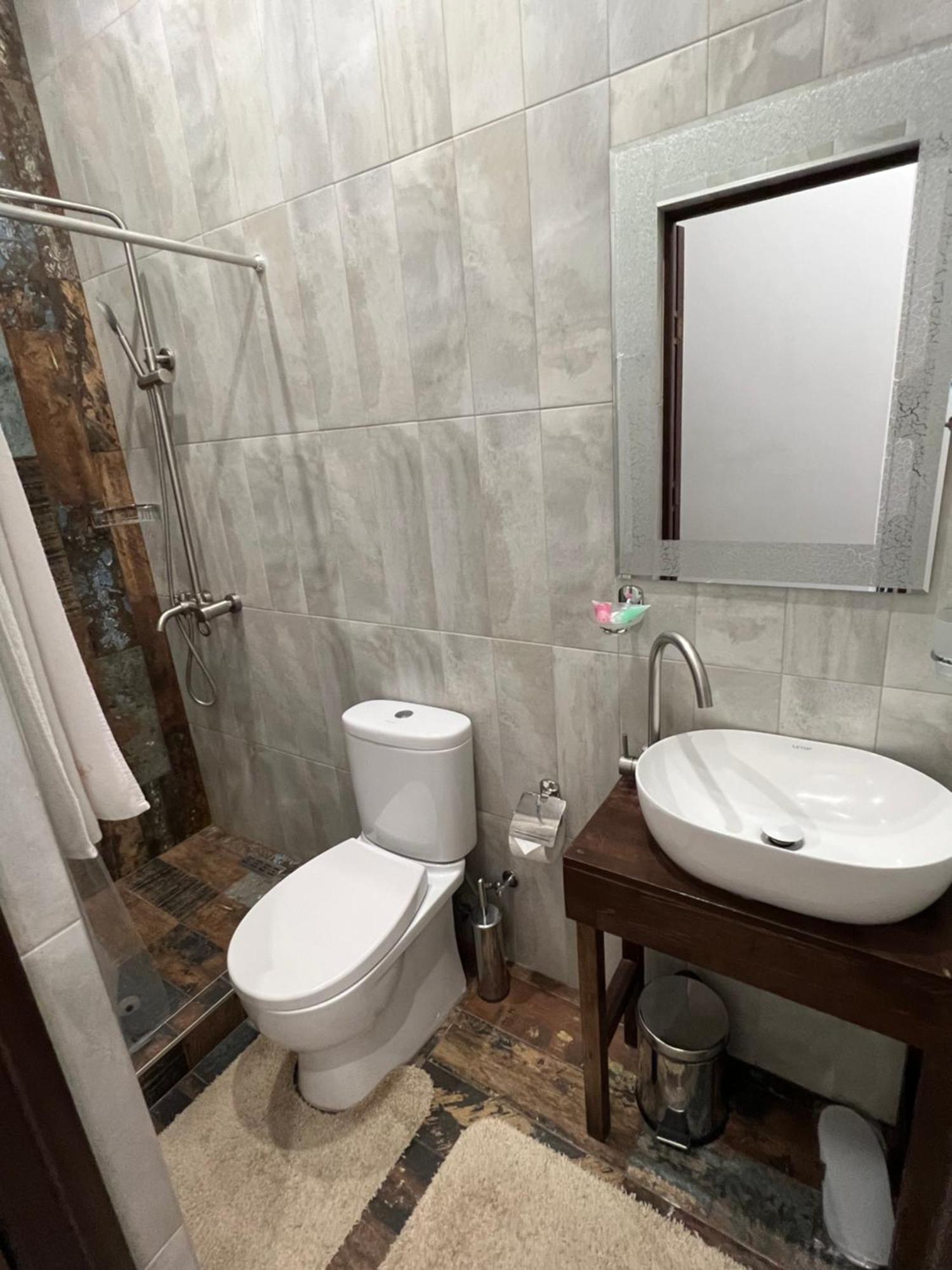 Hotel Fleur Erévan Extérieur photo